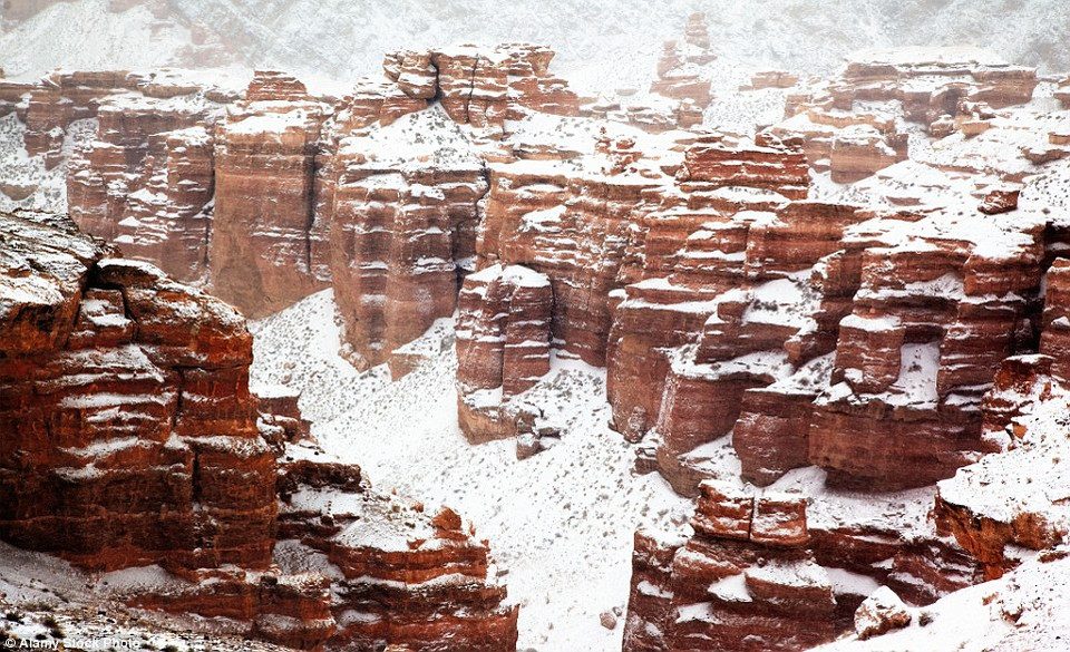 Ngay cả trong những tháng mùa đông lạnh, kỳ quan thiên nhiên ở Kazakhstan này trông vẫn tuyệt đẹp, đặc biệt là khi phủ dưới một lớp tuyết. (Nguồn: Alamy Stock) 