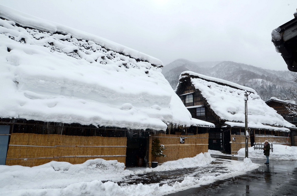 Dân làng Shirakawago hầu như chỉ ở trong nhà vào mùa Đông, những góc vắng khách du lịch, không gian yên tĩnh lạ thường làm con người như lạc vào sự tĩnh mịch của người xưa. (Ảnh: Tomo/Vietnam+)