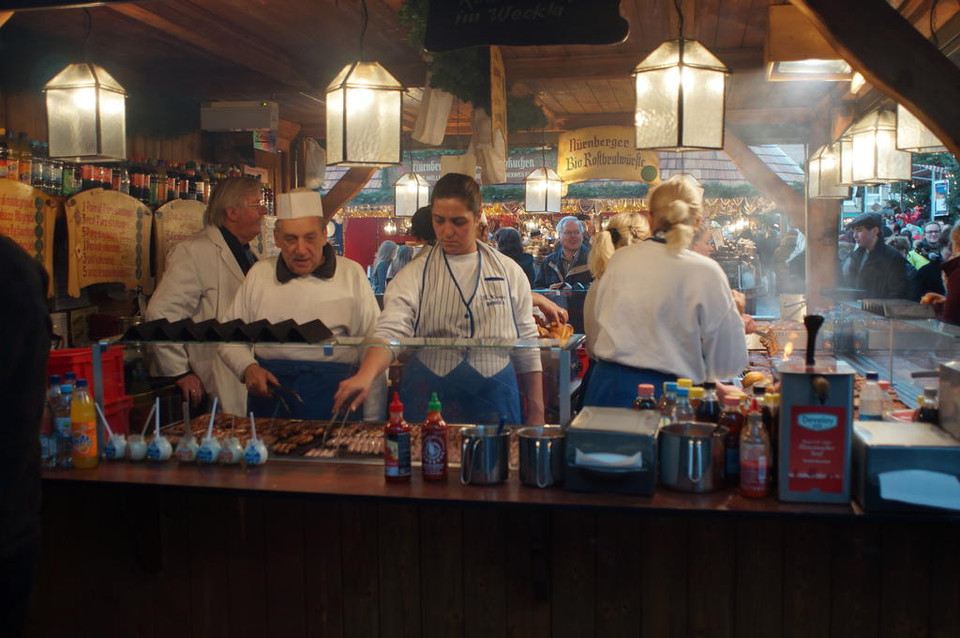 Tại Nuremberg, du khách có thể thưởng thức món xúc xích lợn rán nổi tiếng của thành phố cũng như của vùng Franconia. (Ảnh: Hoàng Quang Thái/Vietnam+)