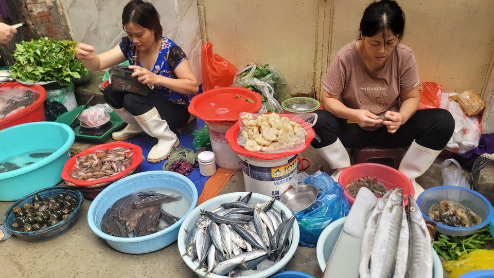 Nguồn cung thực phẩm ở Hà Nội vẫn dồi dào, giá ổn định. (Ảnh: Phương Anh/TTXVN)