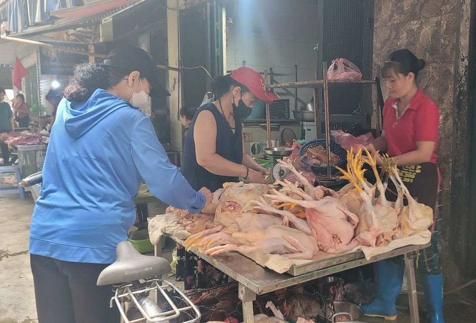 Nguồn cung thực phẩm đã ổn định sau bão. (Ảnh: Phương Anh/TTXVN)