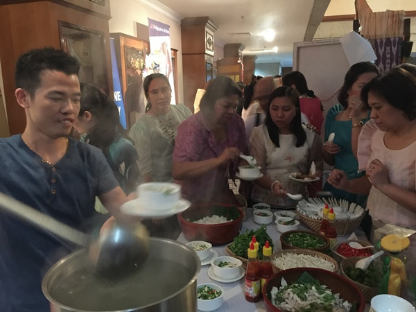 Món phở gà Việt Nam luôn hấp dẫn các thực khách khó tính nhất. (Ảnh: Hải-Bình/Vietnam+)