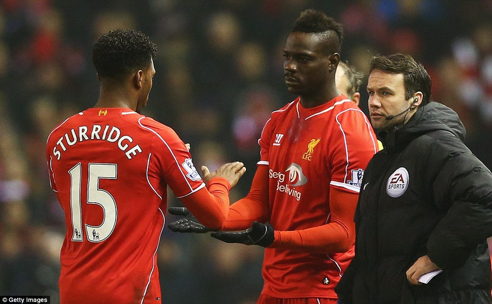 Trước tình thế này, Rodgers quyết định tung Balotelli vào thay một Sturridge ở phút 74.