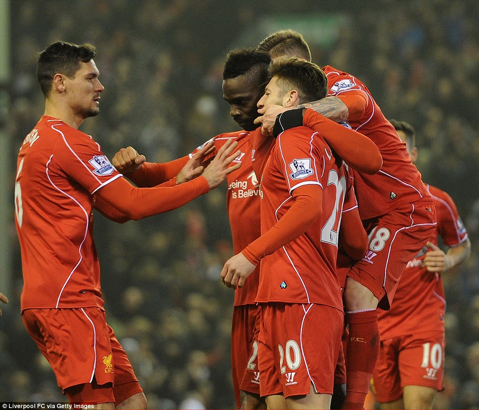 Balotelli mang 3 điểm về cho Liverpool. 