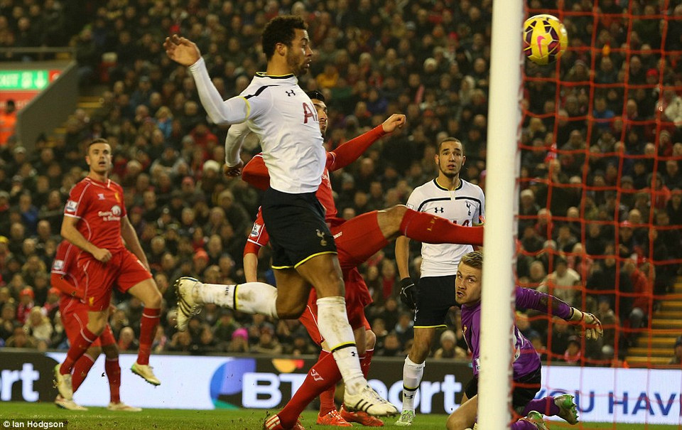 Nhưng màn rượt chưa dừng đó và chỉ đúng 8 phút sau.