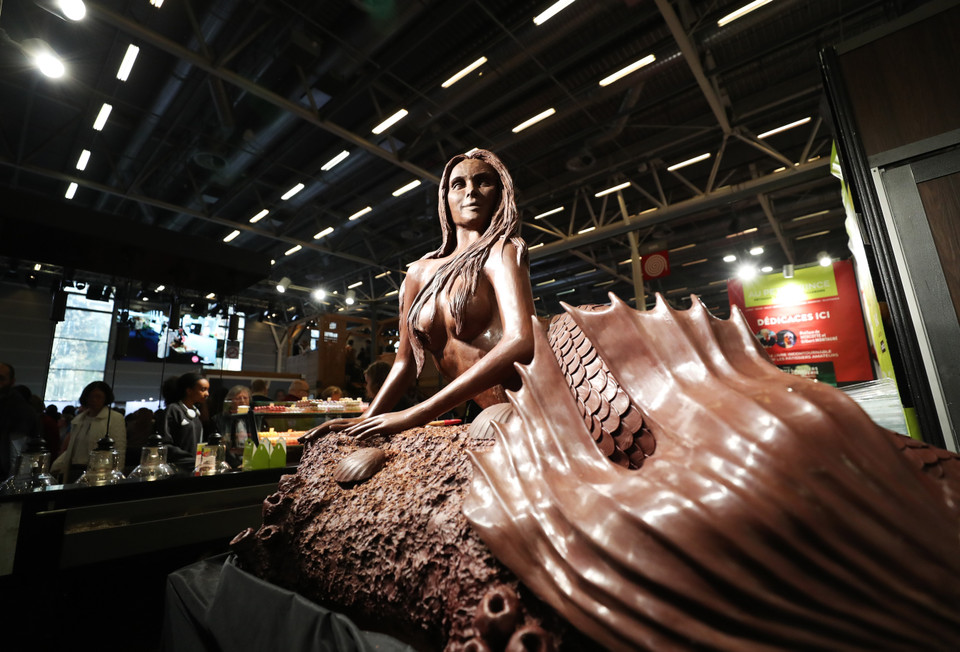 Một tác phẩm điêu khắc bằng Chocolate được trưng bày tại lễ hội Salon du Chocolat ở Paris, Pháp ngày 31/10. (Ảnh: THX/TTXVN)
