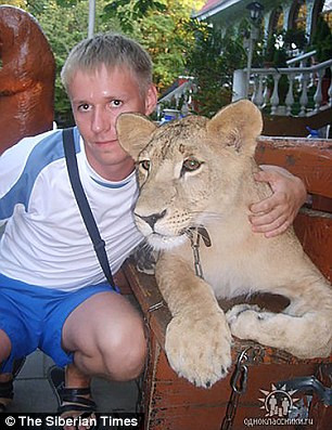 Sau khi bị bắn rơi, Roman Filipov đã cố điều khiển máy bay, bình tĩnh báo cáo tình hình trước khi thoát ly ra ngoài.(Nguồn: The Siberian Times/Daily Mail)