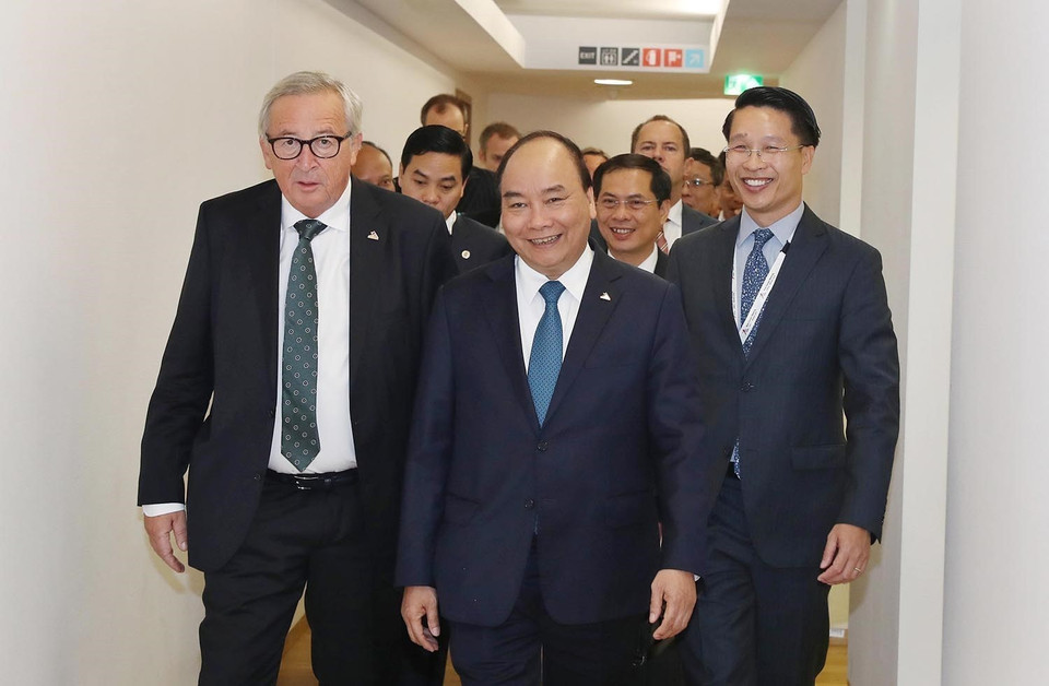 Trong chương trình tham dự Hội nghị Cấp cao Á-Âu lần thứ 12 (ASEM 12) tại Brussels (Bỉ), sáng 19/10/2018, Thủ tướng Nguyễn Xuân Phúc gặp, hội đàm với Chủ tịch Ủy ban châu Âu Jean-Claude Juncker. (Ảnh: Thống Nhất/TTXVN)