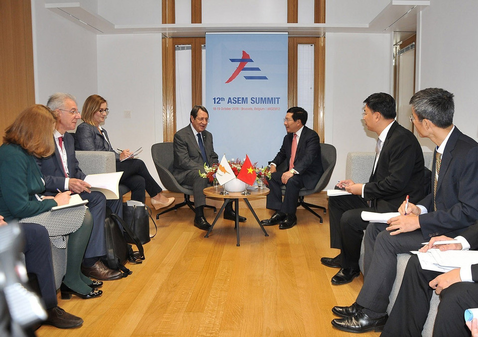 Nhân dịp tham dự Hội nghị Cấp cao Á-Âu lần thứ 12 (ASEM 12) tại Brussels (Bỉ) từ 18-19/10/2018, Phó Thủ tướng, Bộ trưởng Ngoại giao Phạm Bình Minh hội kiến Tổng thống Cộng hoà Síp Nicos Anastasiades. (Ảnh: Kim Chung/TTXVN)