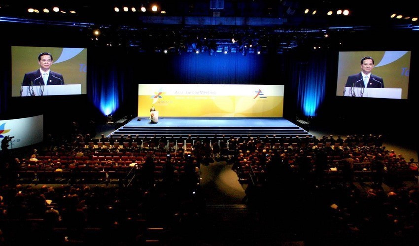 Thủ tướng Nguyễn Tấn Dũng phát biểu trong Lễ khai mạc Kỷ niệm 10 năm thành lập ASEM, tại Hội nghị cấp cao Á-Âu lần thứ 6 (ASEM 6) ở Helsinky, Phần Lan, ngày 10/10/2006. (Ảnh: Đức Tám/TTXVN)