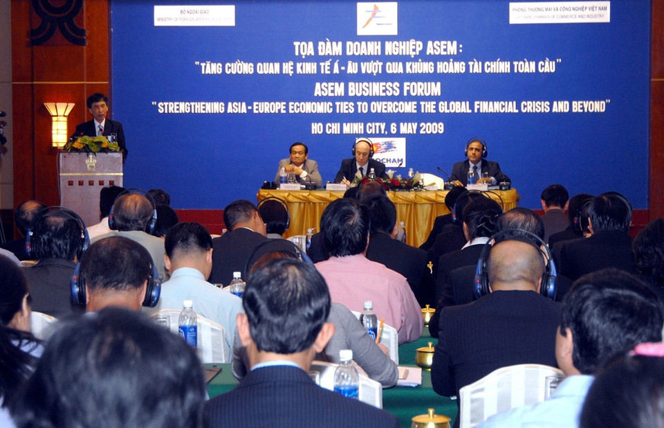 Tọa đàm Doanh nghiệp ASEM Tăng cường quan hệ kinh tế Á- Âu vượt qua khủng hoảng tài chính toàn cầu với sự tham dự của hơn 200 doanh nghiệp, chuyên gia, học giả, đại diện ngoại giao Việt Nam và các nước ASEM, ngày 25-26/5/2009, tại TP Hồ Chí Minh. (Ảnh: Hoàng Hải/TTXVN)