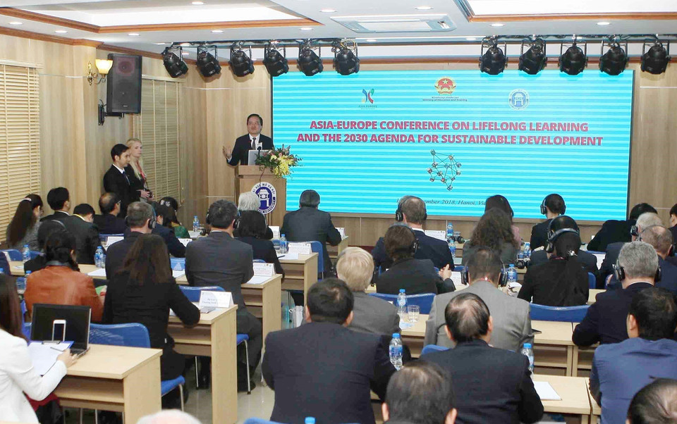 Ngày 13/12/2018, tại Hà Nội, Bộ Giáo dục và Đào tạo phối hợp Bộ Ngoại giao và Quỹ Á-Âu (ASEF) tổ chức Hội nghị Á-Âu về Học tập suốt đời và mục tiêu phát triển bền vững đến năm 2030. (Ảnh: Thanh Tùng/TTXVN)