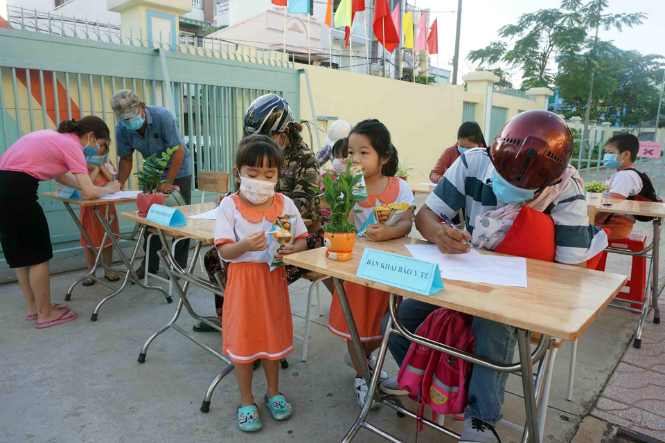  Khu vực khai báo y tế tại Trường Mầm non Tuổi thơ (Quận 8). (Ảnh: Thu Hoài/TTXVN)