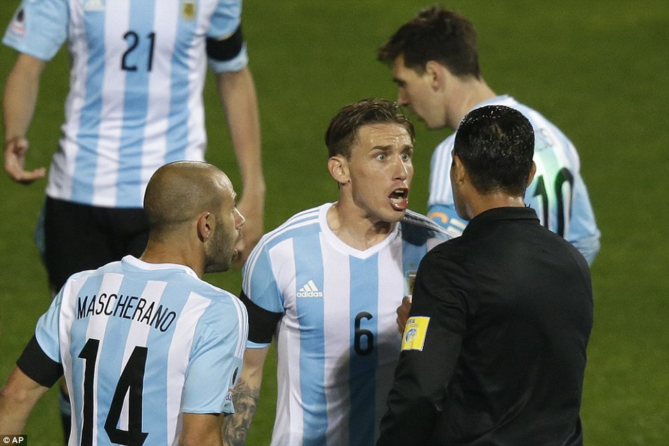 Nhiều tình huống nguy hiểm được đội bóng xứ tango tạo ra trước khung thành của Colombia.