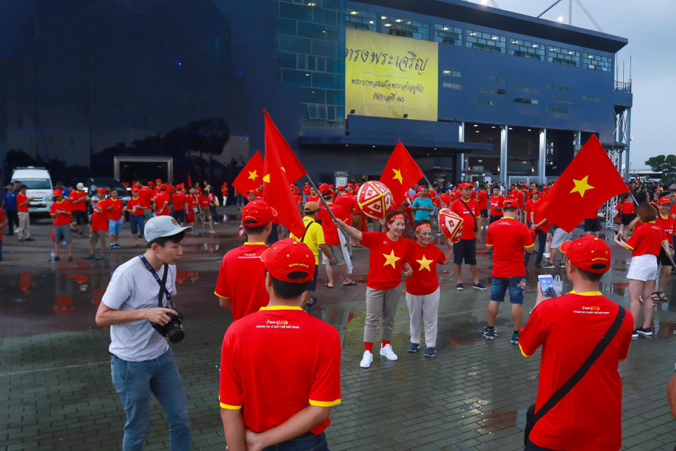 Rất đông cổ đông viên Việt Nam đã đến sân Chang Arena. (Ảnh: Nguyên An/Vietnam+)