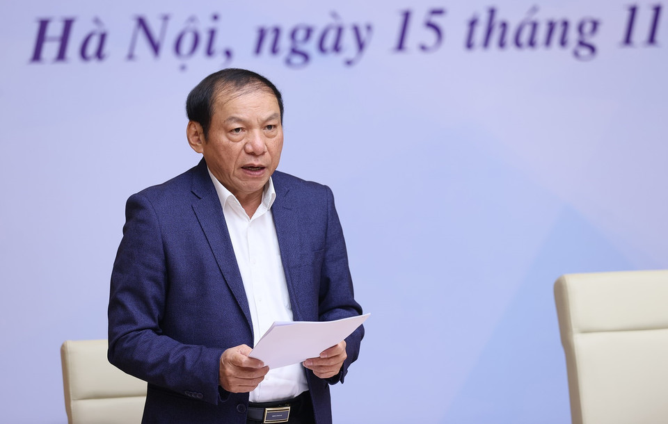 Bộ trưởng Bộ Văn hoá Thể thao và Du lịch Nguyễn Văn Hùng báo cáo định hướng và các giải pháp phát triển du lịch Việt Nam nhanh, bền vững. (Ảnh: Dương Giang/TTXVN)