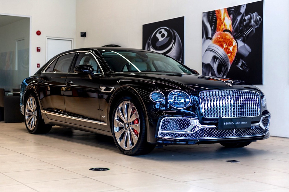 Tại thị trường Việt Nam, đại lý chính hãng Bentley Hồ Chí Minh sẽ đưa về những chiếc siêu xe độc bản cuối cùng trên 2 mẫu Bentley Continental GTC S V8 và Flying Spur V8. (Ảnh nguồn: Bentley)