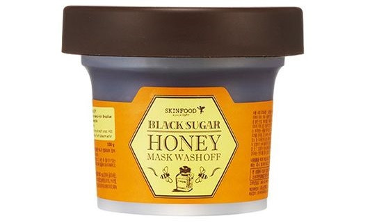  Mặt nạ Skin Food - Black Sugar Honey Mask Wash Off (12.98USD): Sản phẩm khá quen thuộc với người tiêu dùng Việt Nam, có khả năng tẩy tế bào chết hiệu quả với các hạt đường được bọc trong mật ong để dưỡng mềm và hồng da. 
