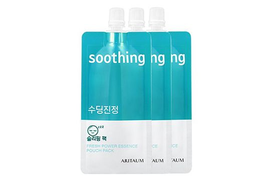  Mặt nạ Aritaum - Fresh Power Essence Pouch Sleeping Pack (4.99USD): Mặt nạ có dạng gói nhỏ, vừa đủ dùng mỗi lần. Thành phần có chứa dầu cây trà, lô hội và hoa cúc vàng giúp làm giảm triệu chứng mẩn ngứa và sưng đỏ. Mặt nạ có khả năng dưỡng ẩm nhờ acid hyaluronic làm căng mịn da, có khả năng làm mờ nếp nhăn nhờ chứa ceramide và chiết xuất cacao, đồng thời tẩy tế bào chết dịu nhẹ, làm mềm da với AHA từ táo. 