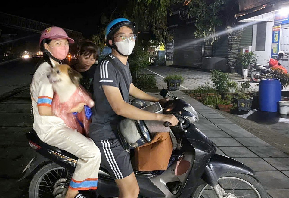 136 hộ dân đã di dời xong trước 21 giờ ngày 11/9. (Ảnh: Văn Đức/TTXVN)