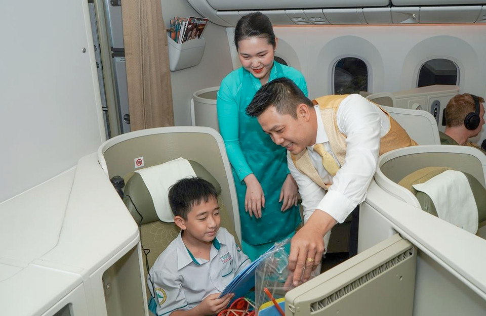 Chuyến bay Trung Thu là một trong những hoạt động thuộc chiến dịch Hành trình Yêu thương - Flights of Love của Vietnam Airlines. (Ảnh: Minh Tuấn/Vietnam+)