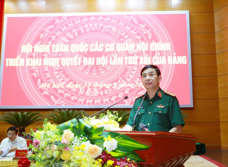 Ông Phan Văn Giang, Ủy viên Bộ Chính trị, Bộ trưởng Bộ Quốc phòng phát biểu tại hội nghị. (Ảnh: Phương Hoa/TTXVN)