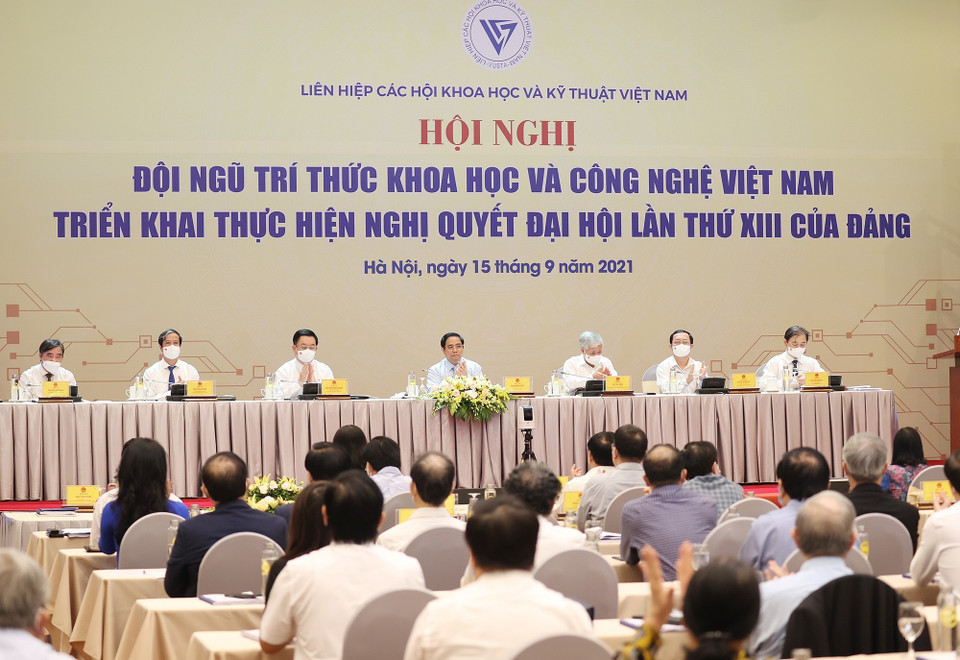 Thủ tướng Phạm Minh Chính dự Hội nghị Hội nghị đội ngũ tri thức khoa học và công nghệ Việt Nam triển khai thực hiện Nghị quyết Đại hội lần thứ XIII của Đảng. (Ảnh: Dương Giang/TTXVN)