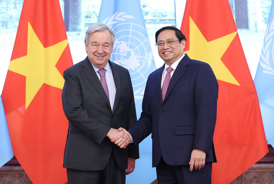 Thủ tướng Phạm Minh Chính và Tổng Thư ký Liên hợp quốc António Guterres. (Ảnh: Dương Giang/TTXVN)