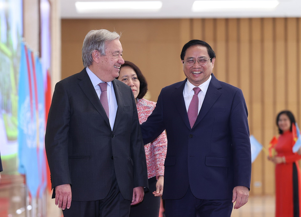 Thủ tướng Phạm Minh Chính và Tổng Thư ký Liên hợp quốc António Guterres. (Ảnh: Dương Giang/TTXVN)