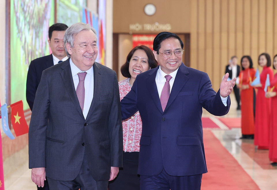 Thủ tướng Phạm Minh Chính và Tổng Thư ký Liên hợp quốc António Guterres. (Ảnh: Dương Giang/TTXVN)