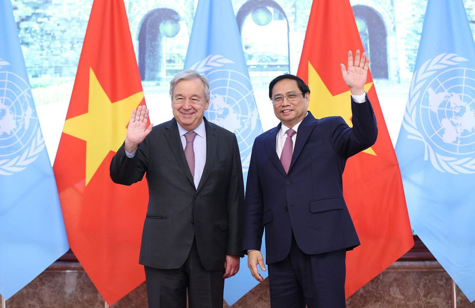 Thủ tướng Phạm Minh Chính và Tổng Thư ký Liên hợp quốc António Guterres. (Ảnh: Dương Giang/TTXVN)