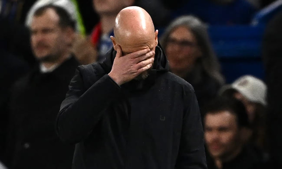 Trận thua này khiến thầy trò Huấn luyện viên Ten Hag khó có cửa tranh vé dự Champions League. (Nguồn: Reuters)