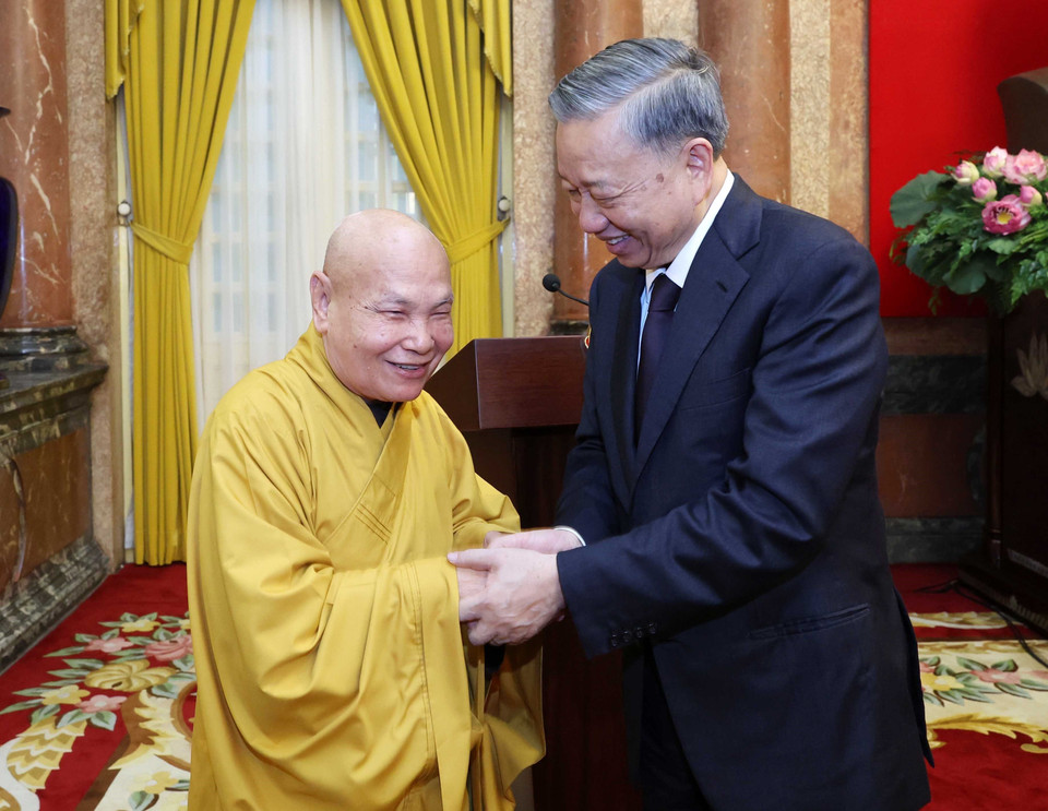 Chủ tịch nước Tô Lâm với Hòa thượng Thích Thiện Nhơn, Phó Pháp chủ Hội đồng Chứng minh, Chủ tịch Hội đồng Trị sự Trung ương Giáo hội Phật giáo Việt Nam. (Ảnh: Nhan Sáng/TTXVN)