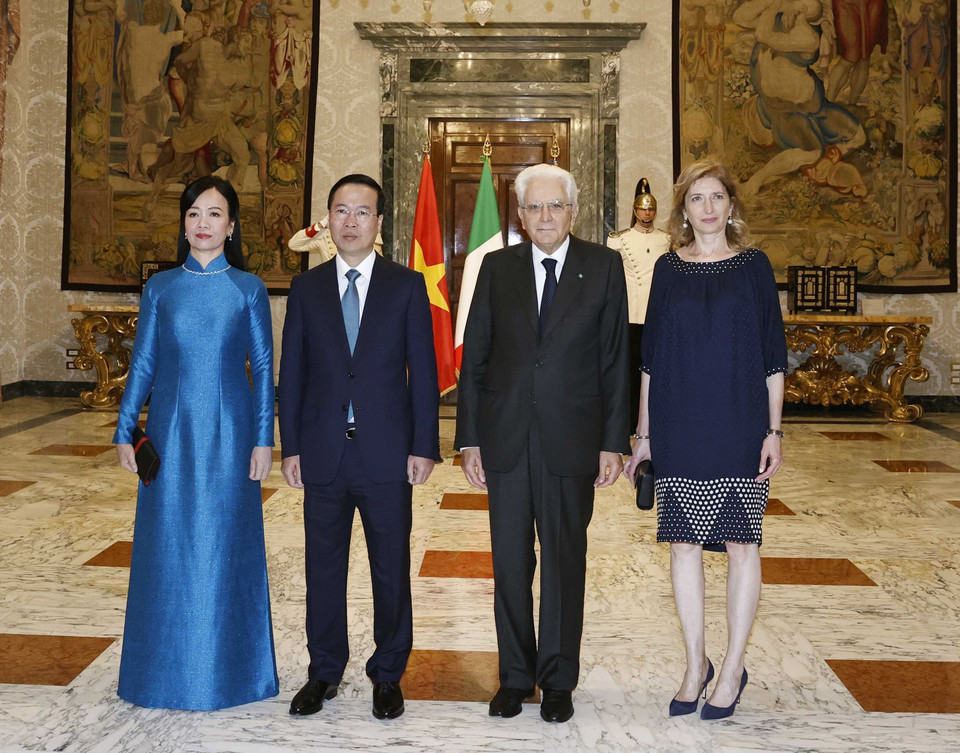 Chủ tịch nước Võ Văn Thưởng và Phu nhân với Tổng thống Cộng hòa Italy Sergio Mattarella và con gái. (Ảnh: Thống Nhất/TTXVN)