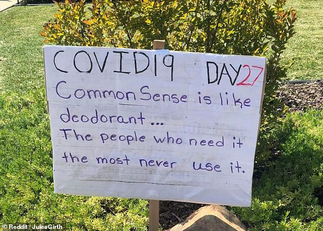 Một anh chàng ở Los Angeles thì mua vui cho những người hàng xóm bằng những câu nói hài hước: 'Ý thức giống như xịt khử mùi. Người cần nó nhất thì lại không bao giờ chịu sử dụng nó'. (Nguồn: DailyMail)