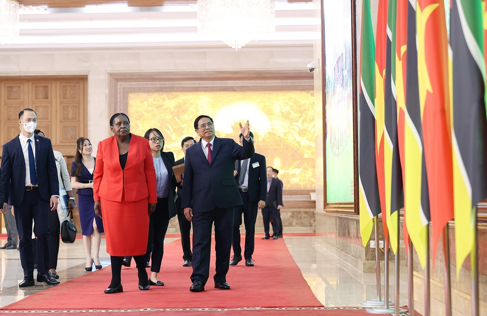 Thủ tướng Phạm Minh Chính tiếp Chủ tịch Quốc hội Cộng hòa Mozambique bà Esperanca Laurinda Francisco Nhiuane Bias (Ảnh: Dương Giang/TTXVN)