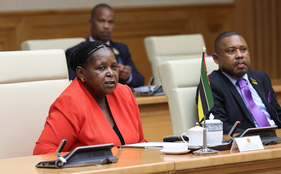 Chủ tịch Quốc hội Cộng hoà Mozambique bà Esperanca Laurinda Francisco Nhiuane Bias phát biểu tại buổi tiếp. (Ảnh: Dương Giang/TTXVN)