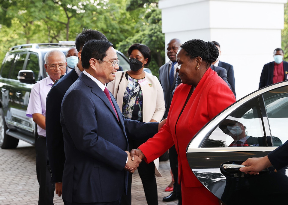 Thủ tướng Phạm Minh Chính tiếp Chủ tịch Quốc hội Cộng hoà Mozambique bà Esperanca Laurinda Francisco Nhiuane Bias (Ảnh: Dương Giang/TTXVN)