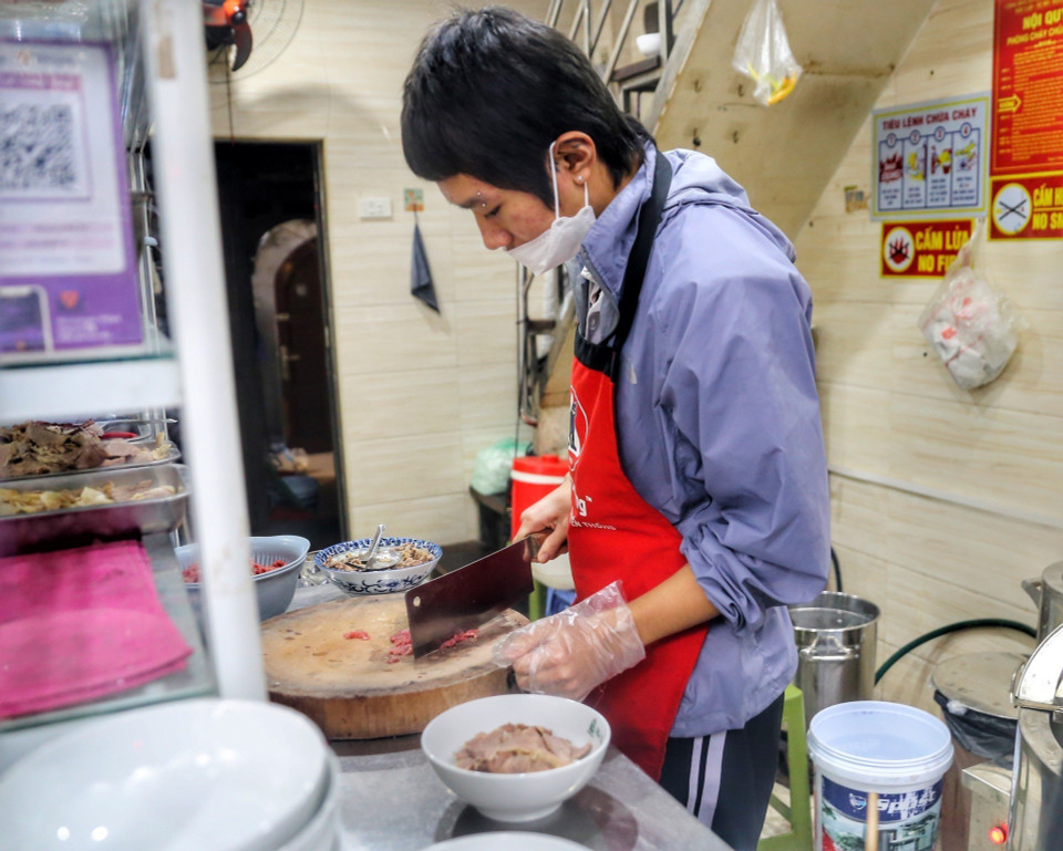 Thịt bò là một trong những nguyên liệu quan trọng nhất của bát phở. (Ảnh: Tuấn Đức/ TTXVN)