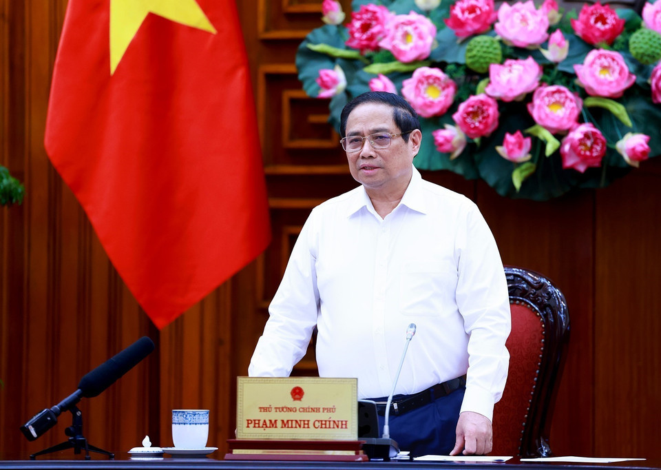Thủ tướng Phạm Minh Chính chủ trì làm việc với các bộ, ngành, địa phương để đẩy nhanh tiến độ hoàn thành Dự án đường dây tải điện 500kV mạch 3. (Ảnh: Dương Giang/TTXVN)