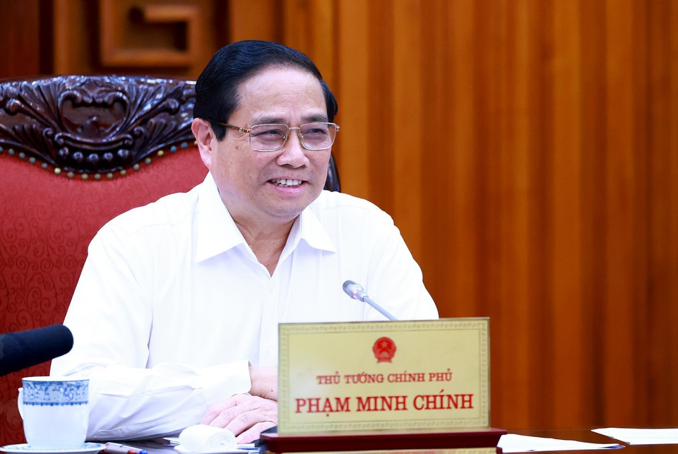 Thủ tướng Phạm Minh Chính chủ trì làm việc với các bộ, ngành, địa phương để đẩy nhanh tiến độ hoàn thành Dự án đường dây tải điện 500kV mạch 3. (Ảnh: Dương Giang/TTXVN)