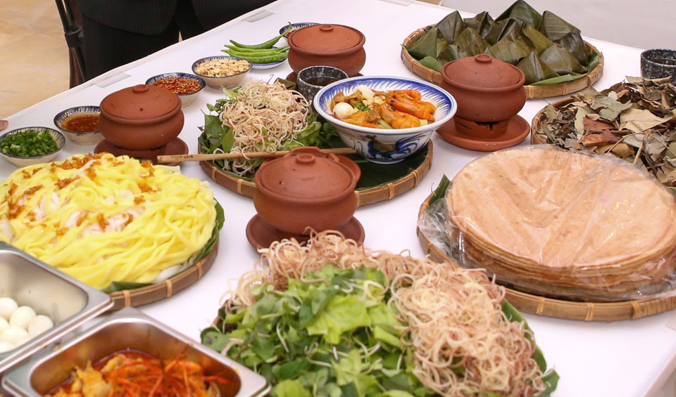 Những nguyên liệu làm nên món mì Quảng, một trong những món ăn Việt được các tạp chí ẩm thực và du khách quốc tế đánh giá cao. (Ảnh: TTXVN)