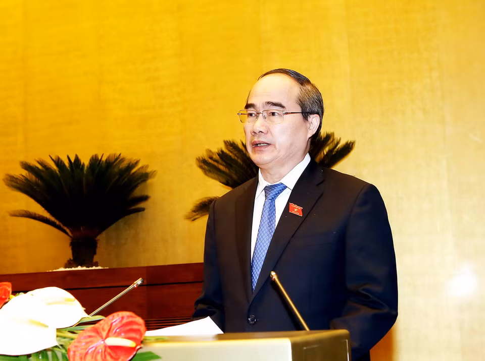 Đồng chí Nguyễn Thiện Nhân, Ủy viên Bộ Chính trị, Chủ tịch Ủy ban Trung ương Mặt trận Tổ quốc Việt Nam, Bí thư Thành ủy Thành phố Hồ Chí Minh trình bày Báo cáo các ý kiến tổng hợp của cử tri của cả nước tại Lễ khai mạc. (Ảnh: Nguyễn Dân/TTXVN)