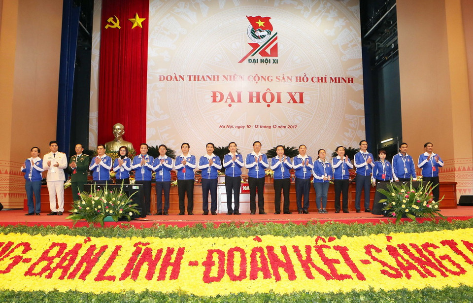 Đoàn Chủ tịch Đại hội ra mắt sau khi biểu quyết thông qua tại Đại hội. (Ảnh: TTXVN)