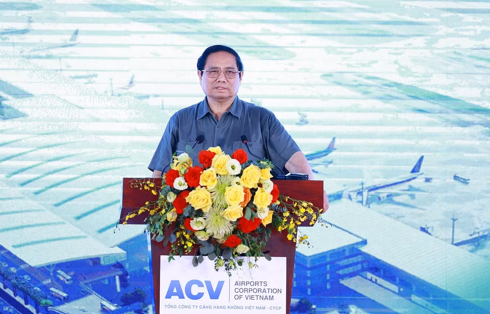 Thủ tướng Phạm Minh Chính phát biểu tại Lễ khởi công Dự án mở rộng Nhà ga hành khách T2 (Nội Bài). (Ảnh: Dương Giang/TTXVN)