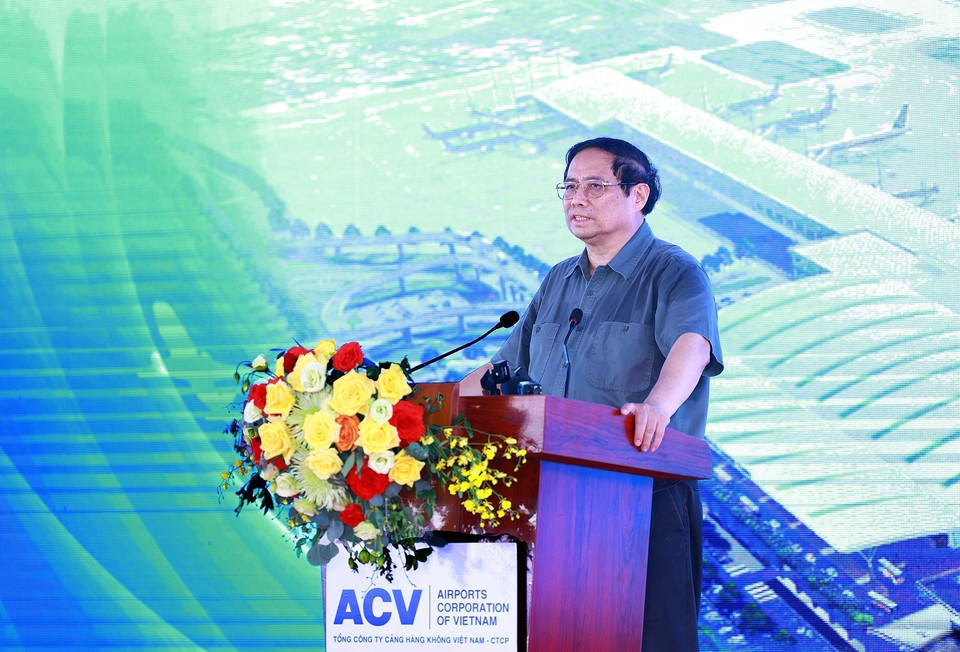 Thủ tướng Phạm Minh Chính phát biểu tại Lễ khởi công Dự án mở rộng Nhà ga hành khách T2 (Nội Bài). (Ảnh: Dương Giang/TTXVN)