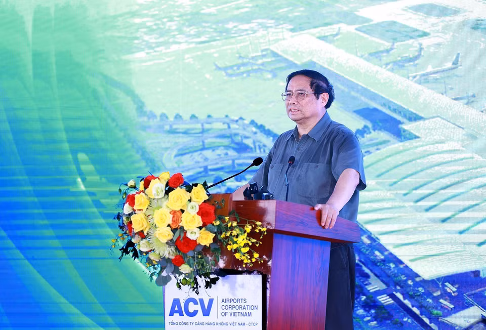 Thủ tướng Phạm Minh Chính phát biểu tại Lễ khởi công Dự án mở rộng Nhà ga hành khách T2 (Nội Bài). (Ảnh: Dương Giang/TTXVN)