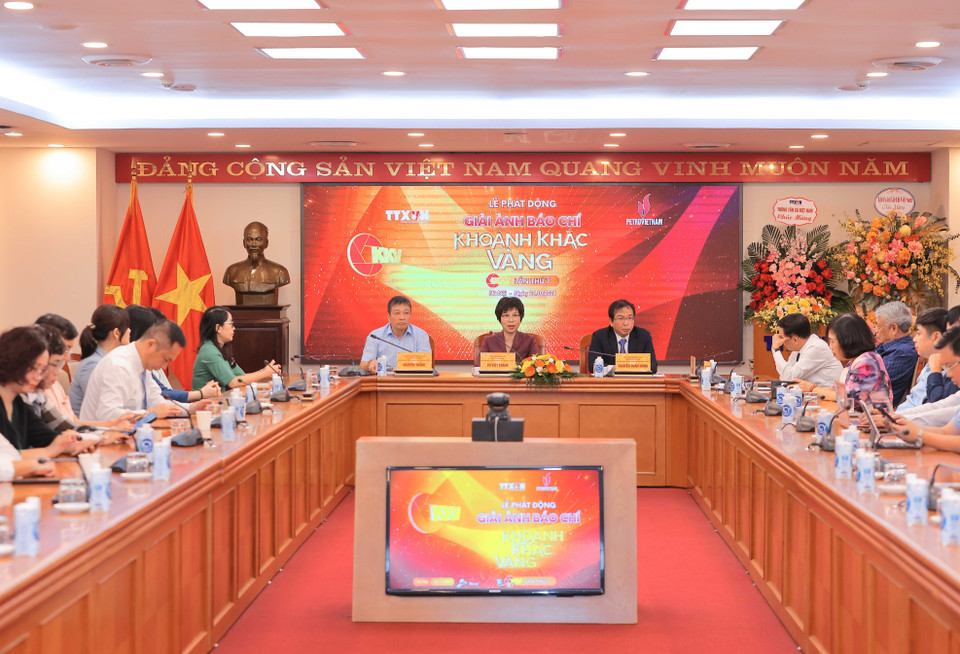 Sau lễ phát động, Ban Tổ chức Giải tổ chức họp báo, trả lời câu hỏi của phóng viên các cơ quan truyền thông. (Ảnh: Hoàng Hiếu/TTXVN)