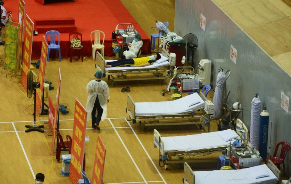 Khu vực cấp cứu những trường hợp có phản ứng nặng sau tiêm vaccine tại điểm tiêm chủng Cung thể thao Tiên Sơn (quận Hải Châu). (Ảnh: Văn Dũng/TTXVN)