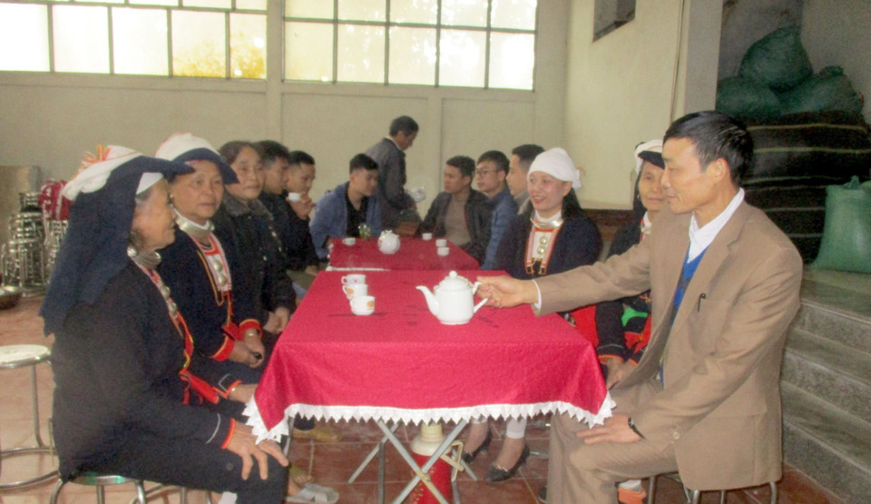 Người dân tộc Dao huyện Cẩm Thủy tụ họp đón Tết năm cùng. (Ảnh: Nguyễn Nam/TTXVN)